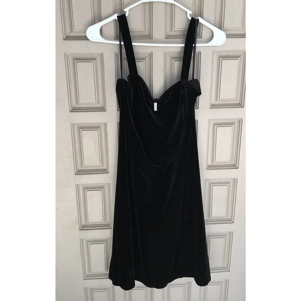 Pretty Evening Dress Sz14 Black Velvet Straps Jewel Detail Fit/Flare